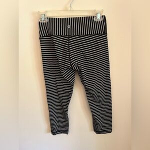 Lululemon black and white cropped leggings in size equivalent to to XS
